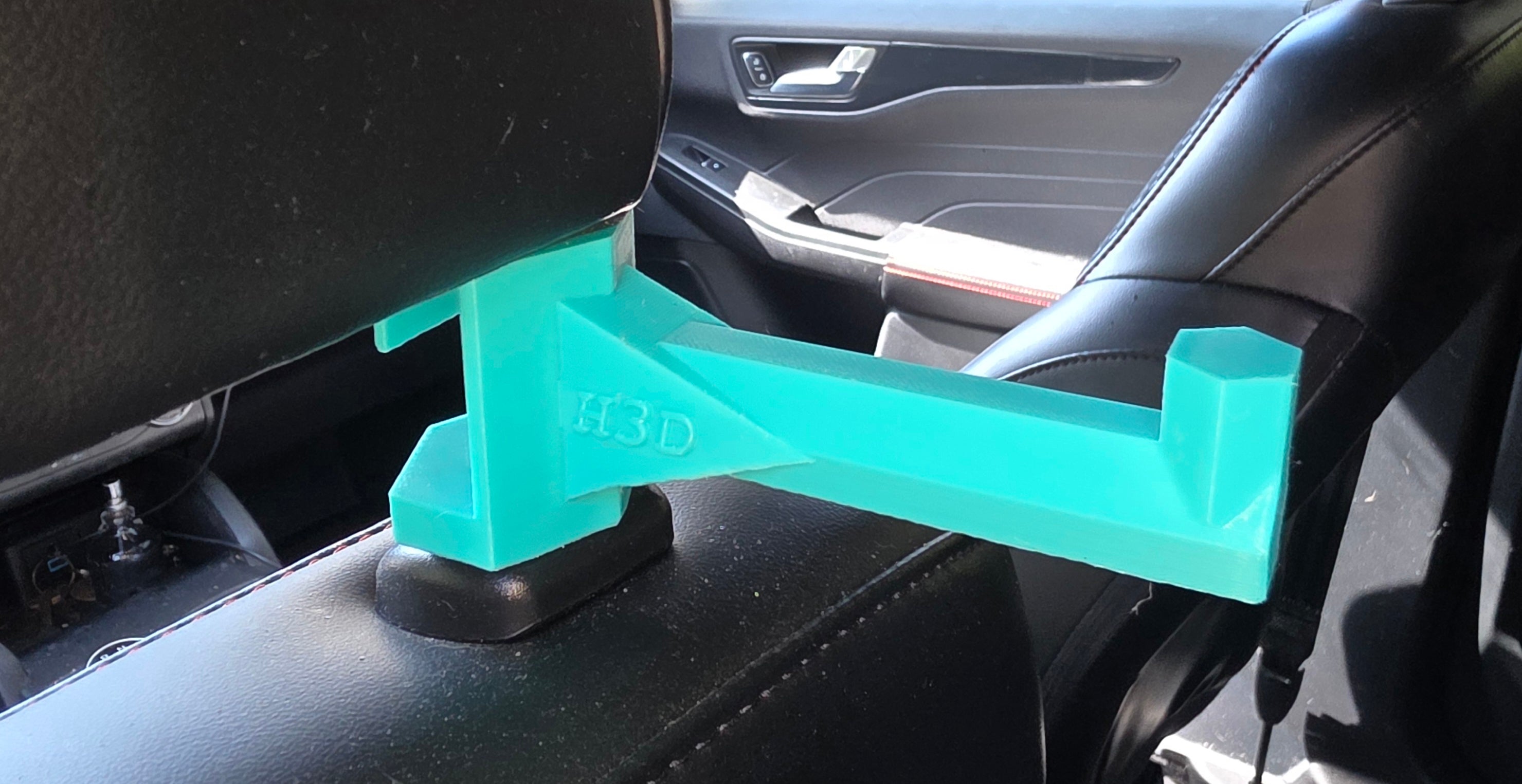 H3D Bow/hard hat hanger for secure car storage